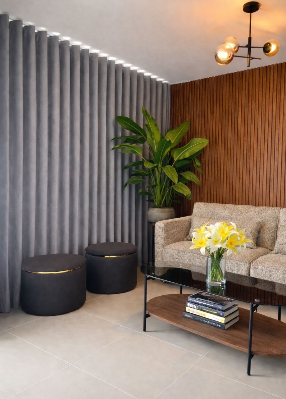 Sala con cortina Onda Moderna gris e iluminación LED